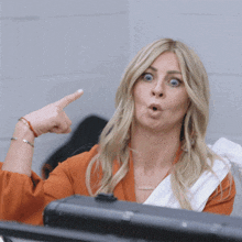 dd417e35ffaa7d7689ebe3bd141e8e389c85ecd897bf2c72566c89784777c771.gif